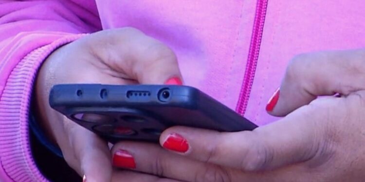 Mãe de adolescente que teve nudes divulgados pela sogra recebeu as imagens da própria mulher, diz delegado